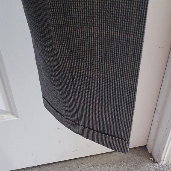 Classic Custom Men's Plaid Gray 3-Piece Suit, 42L / 36W x 32L - Picture 8 of 16